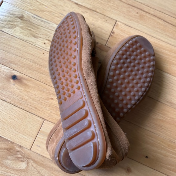 Minnetonka Women's Tan Suede Moccasins - Picture 2 of 6